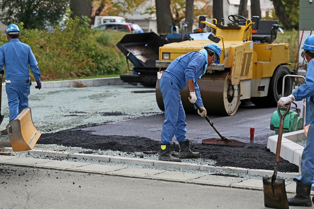 道路の補修にかかる舗装工事のポイント